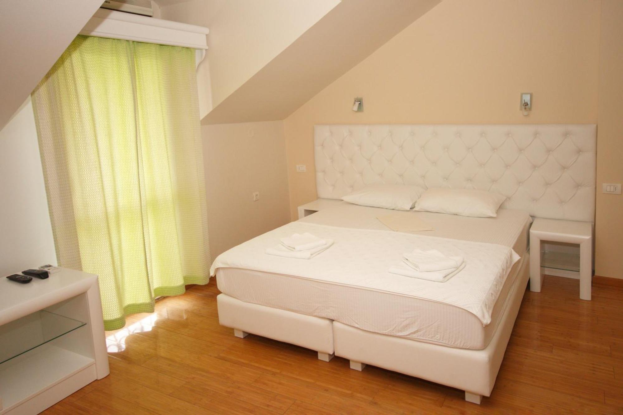 Hotel Rr Херцег-Нови Экстерьер фото